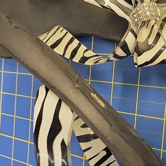 Zebra Plastic w Rhinestone Accent Black Rubber Bottom Flip Flops Sandals Size XL - Picture 5 of 7